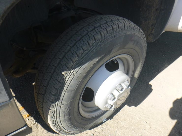 2006-chevrolet-3500-image-11