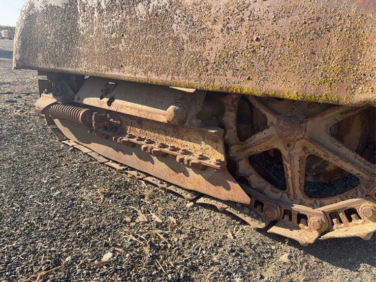 caterpillar-twenty-two-image-10
