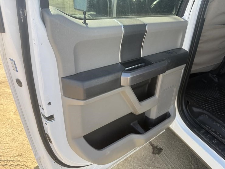 2020-ford-f150-image-37