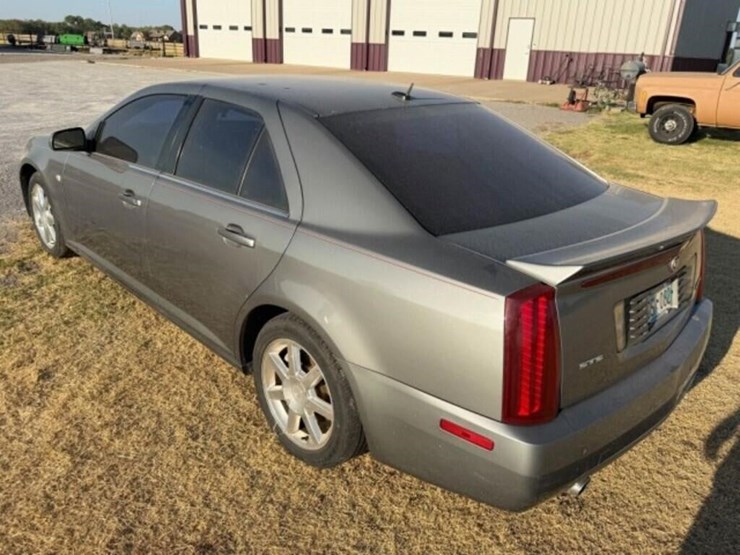2005-cadillac-sts-car-image-6