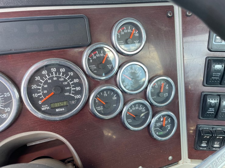 2016-western-star-4900sb-image-80