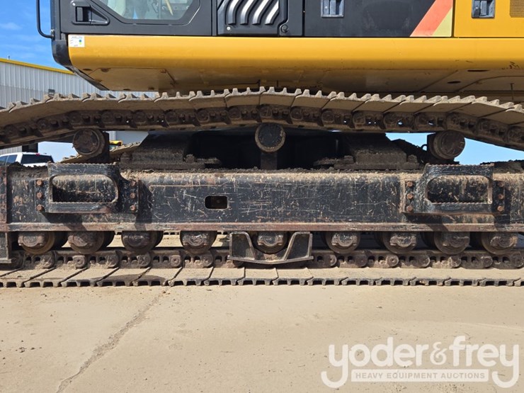 2019-caterpillar-352-image-10