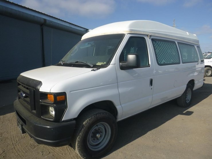 2012-ford-econoline-350-image-2