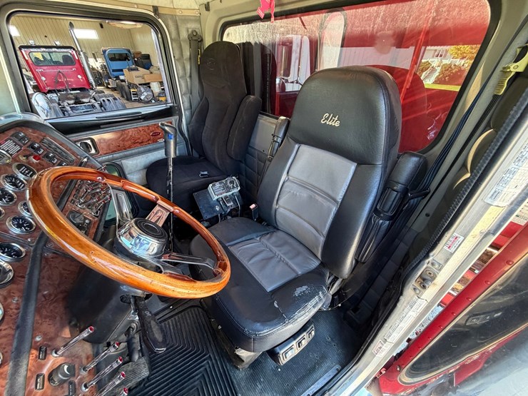 2005-peterbilt-378-image-50