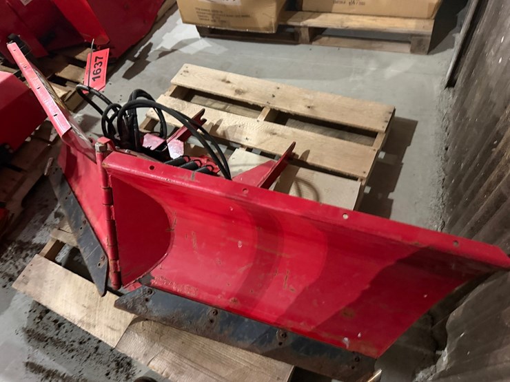 #1637-•-steiner-ventrac-v-plow-attachment-image-2