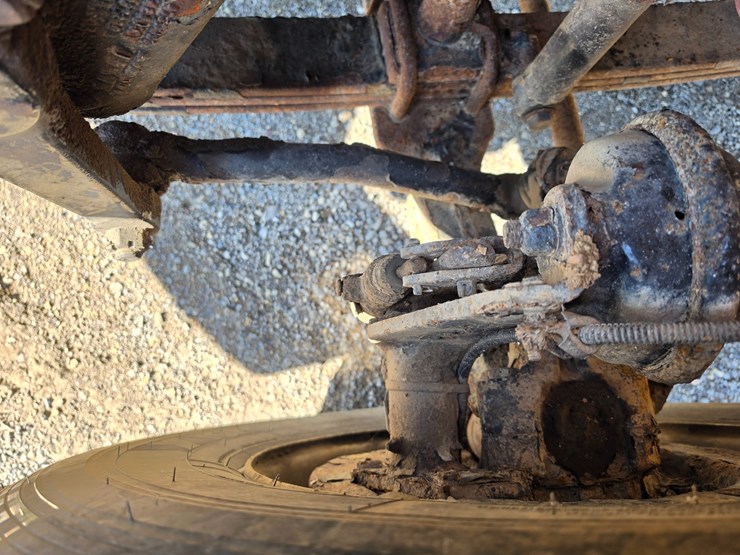 2011-freightliner-m2-106-image-52
