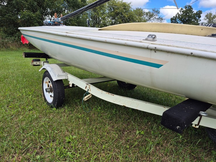 #4006-•-16'-fiberglass-sailboat-image-4