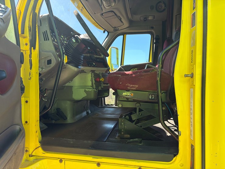 2007-peterbilt-387-image-19