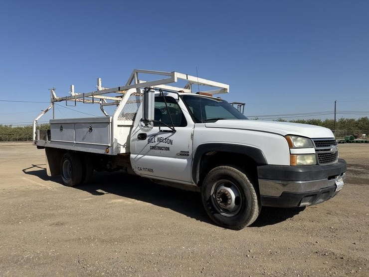 2006-chevrolet-3500-image-2