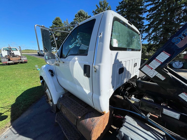2013-ford-f750-image-16