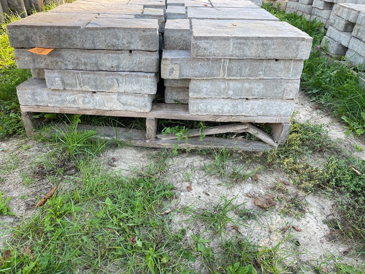 #3188-•-(2)-pallets-of-decorate-concrete-landscape-pavers-image-2