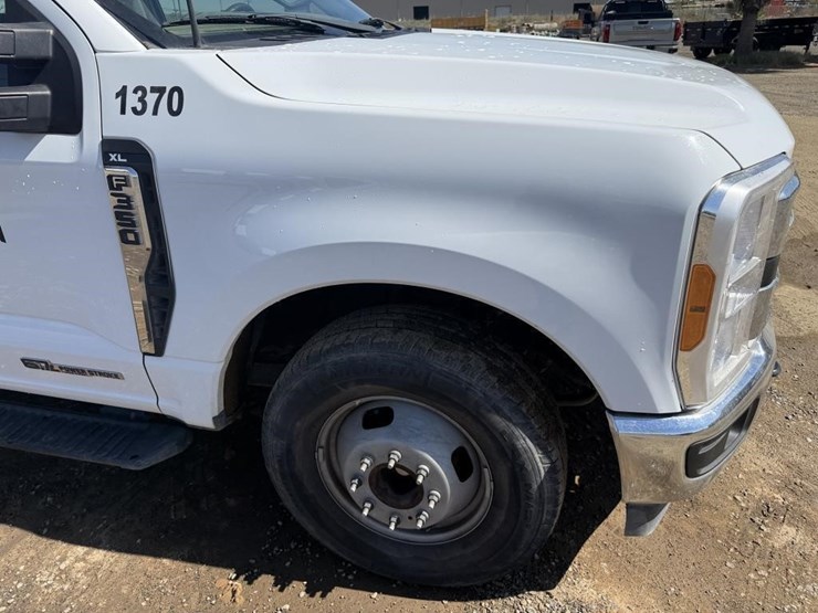 2024-ford-f350-xl-image-14