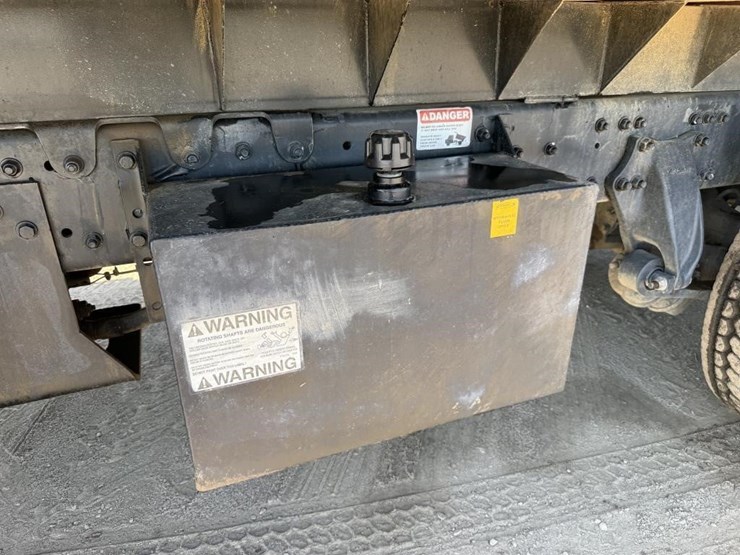 2018-freightliner-m2-dump-truck-image-41