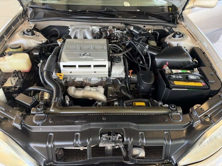 1997-lexus-es300-sdn-image-13