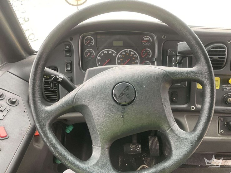 2015-freightliner-b2-image-15