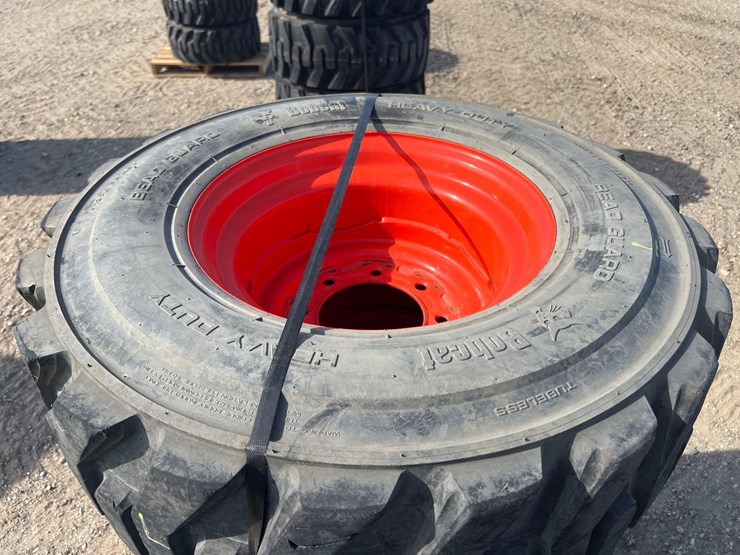 bobcat-heavy-duty-tires-image-4