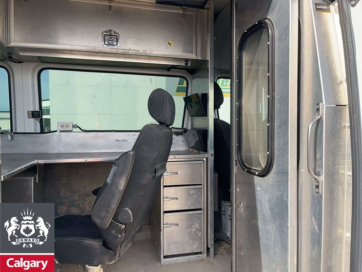 2016-mercedes-benz-sprinter-3500-image-22