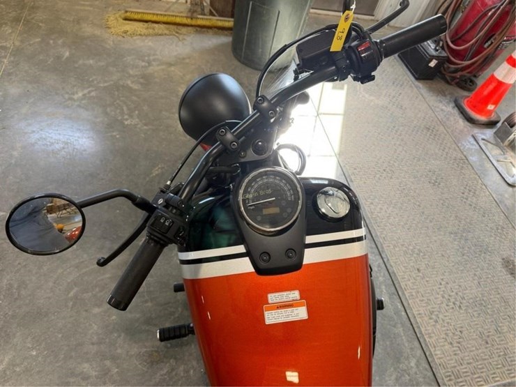 2025-honda-shadow-phantom-abs-motorcycle-image-5