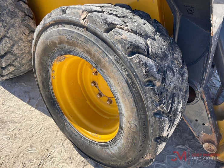 2023-deere-332g-image-9