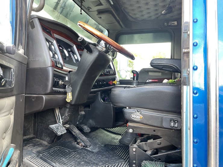 2007-kenworth-w900-image-15