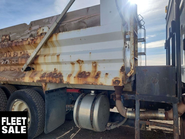 2018-freightliner-m2-106-image-28