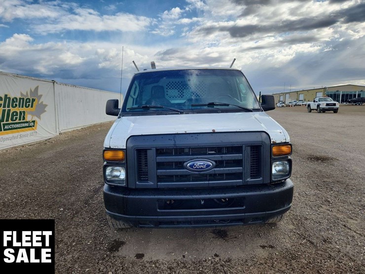 2014-ford-cargo-image-5
