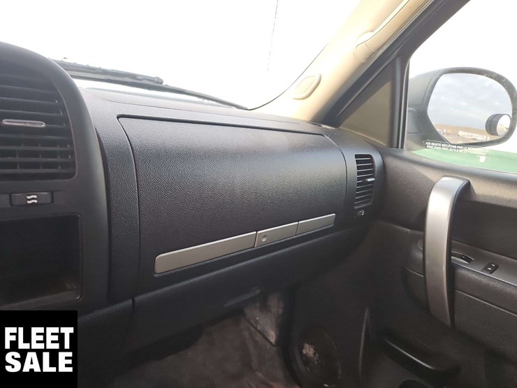 2014-chevrolet-silverado-2500hd-image-25