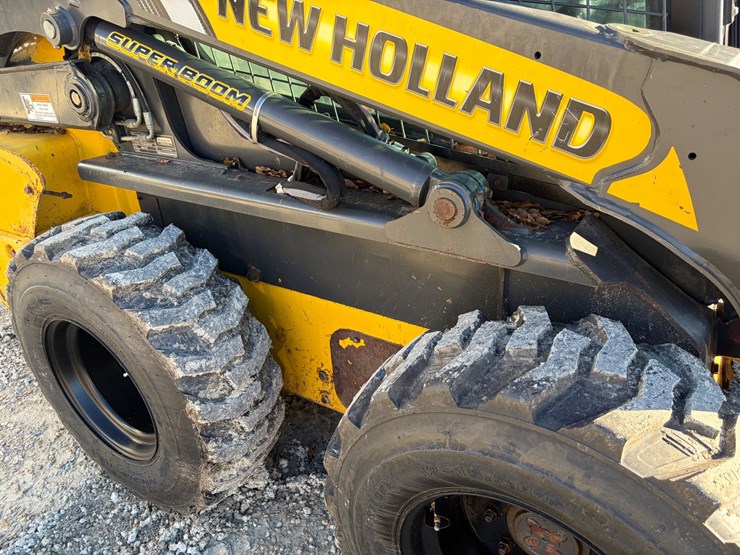 2019-new-holland-l220-image-10