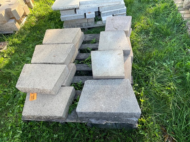 #3194-•-pallet-of-concrete-landscaping-pavers-image-1