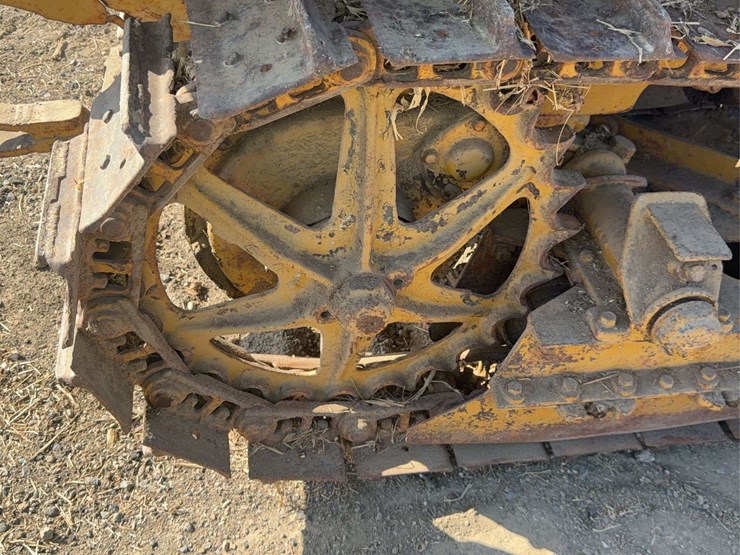 caterpillar-fifteen-image-13