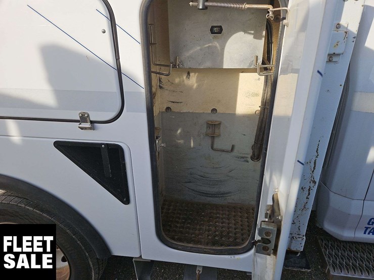 2020-ford-f550-image-32