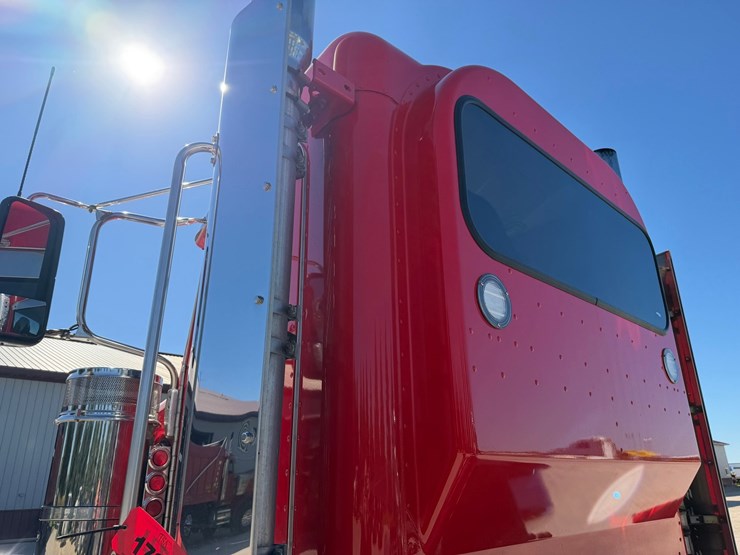 2020-peterbilt-389-image-16