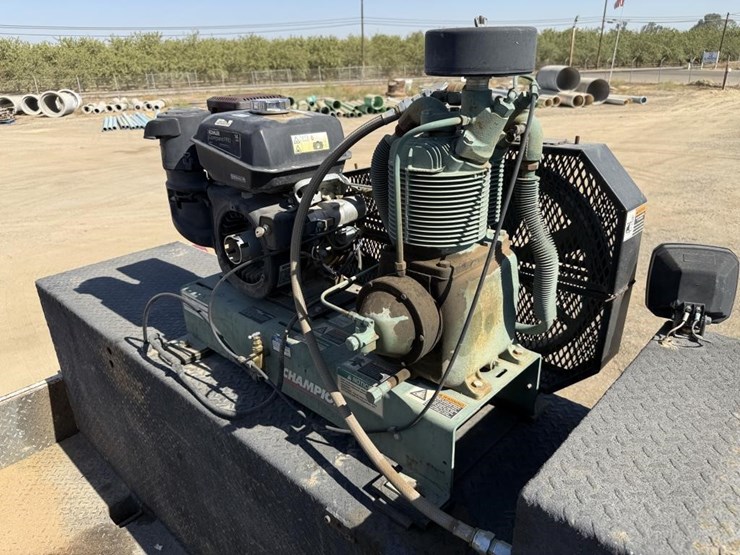 2016-freightliner-mechanics-truck-image-55