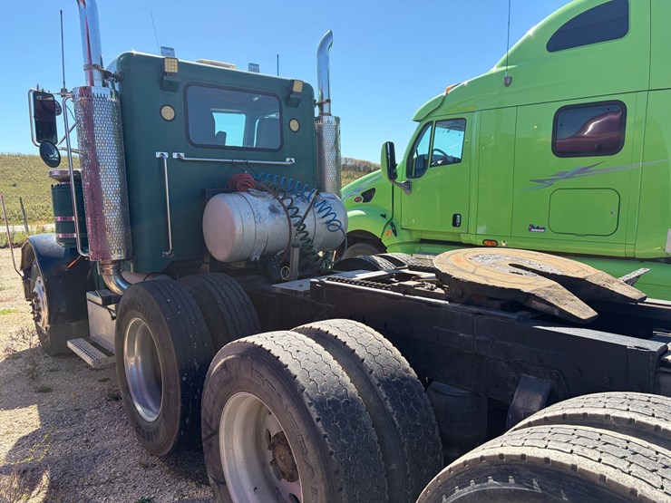 1993-peterbilt-379-image-9