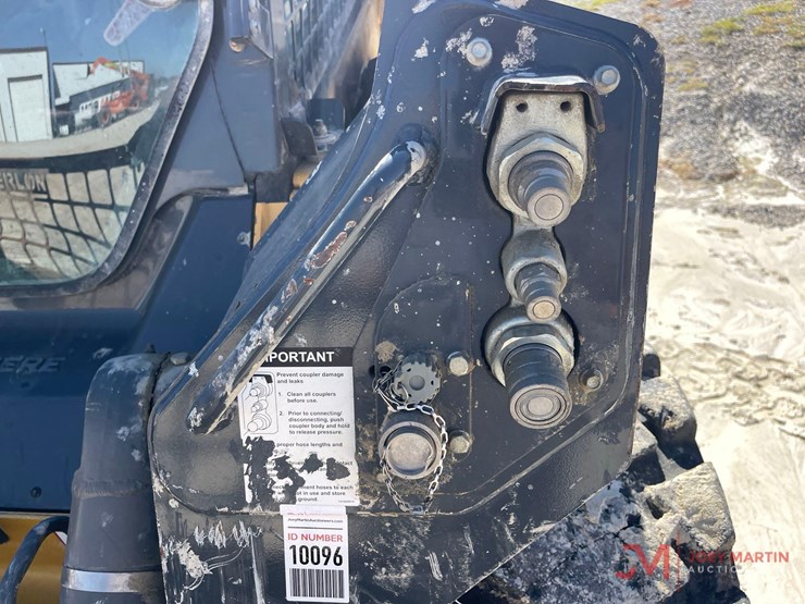 2023-deere-332g-image-15