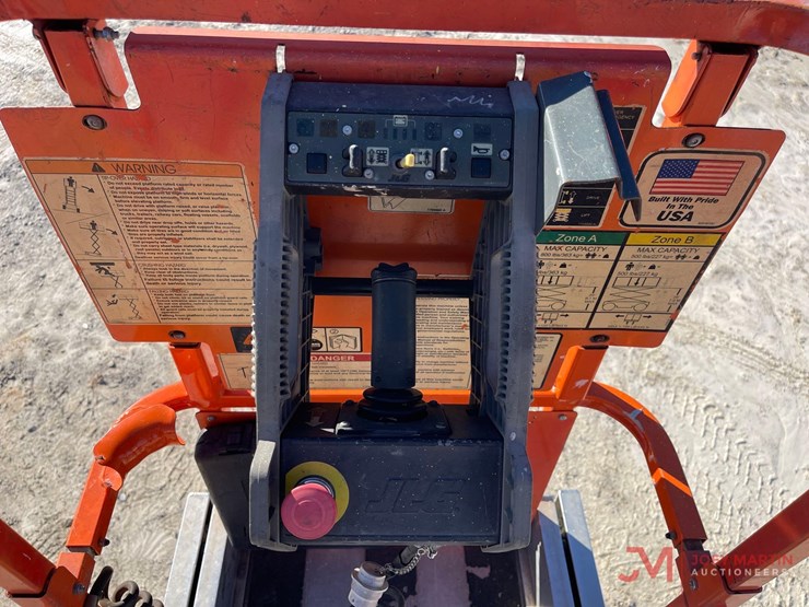 2015-jlg-2630es-image-14