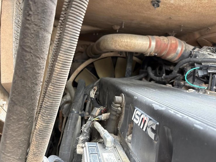 2005-peterbilt-320-image-28