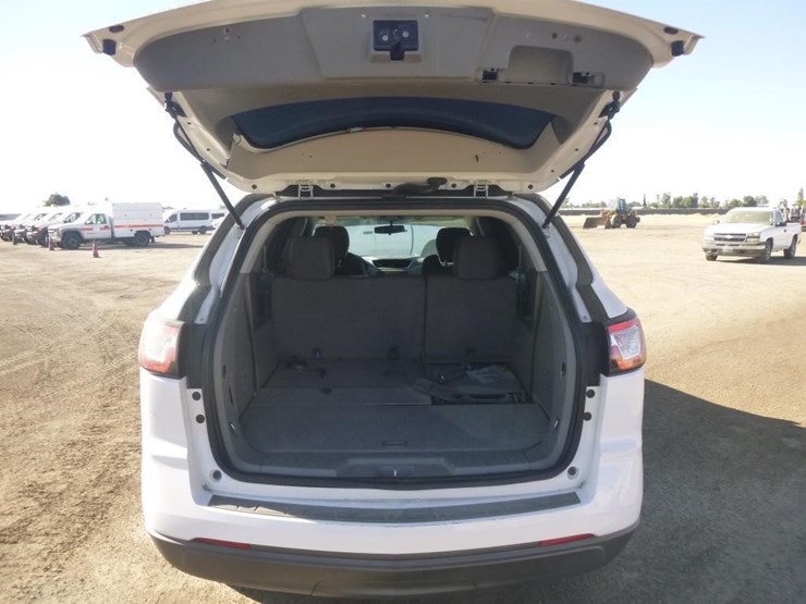 2017-chevrolet-traverse-image-21