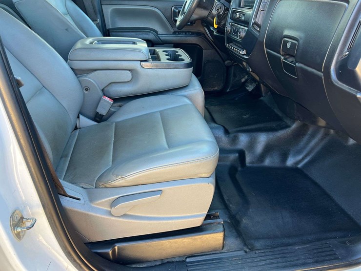 2019-chevrolet-silverado-5500hd-image-30