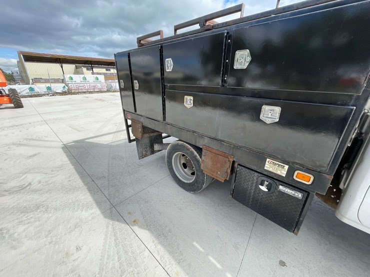 2018-chevrolet-3500-image-40