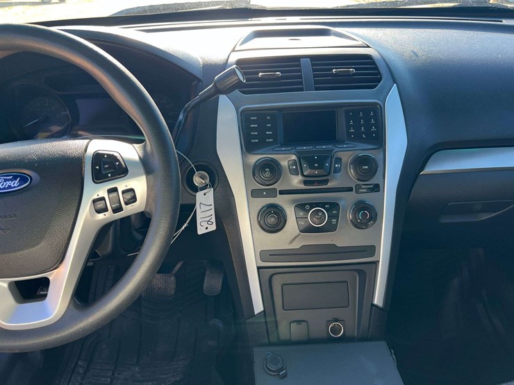 2015-ford-explorer-image-13