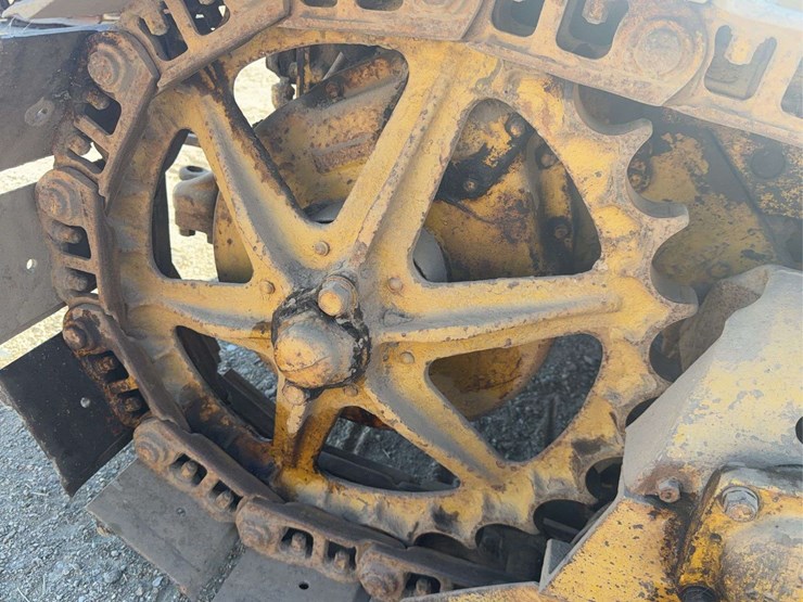 caterpillar-r2-image-16