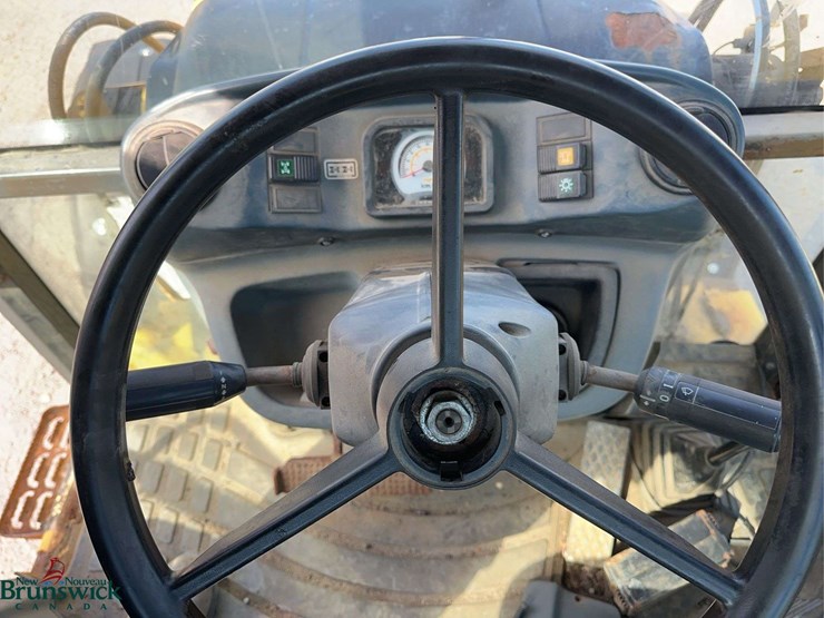new-holland-b95b-image-22