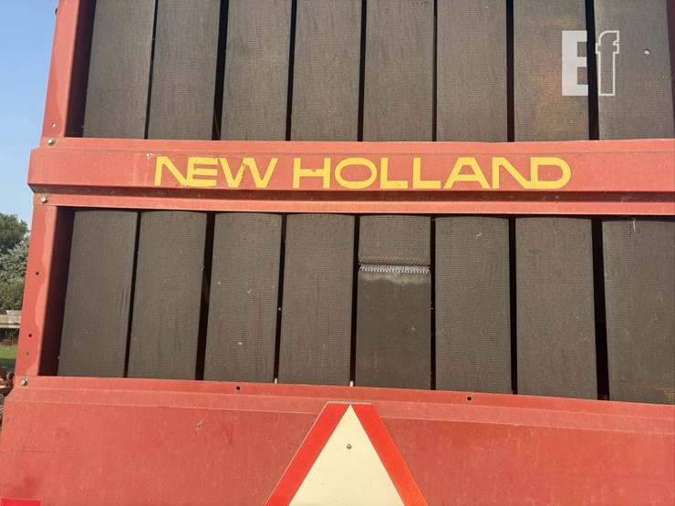 new-holland-660-image-6