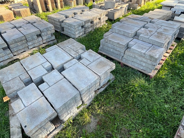 #3193-•-(2)-pallets-of-decorative-pavers-image-1