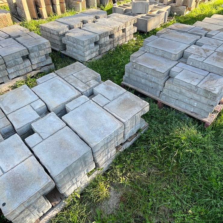 #3193 • (2) Pallets of Decorative Pavers