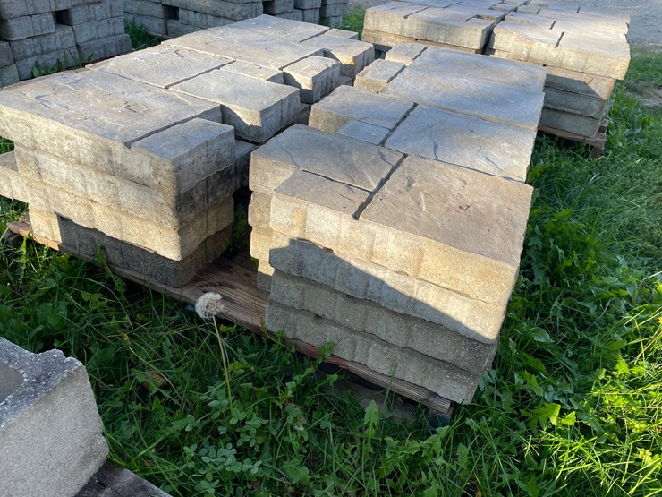 #3188-•-(2)-pallets-of-decorate-concrete-landscape-pavers-image-11