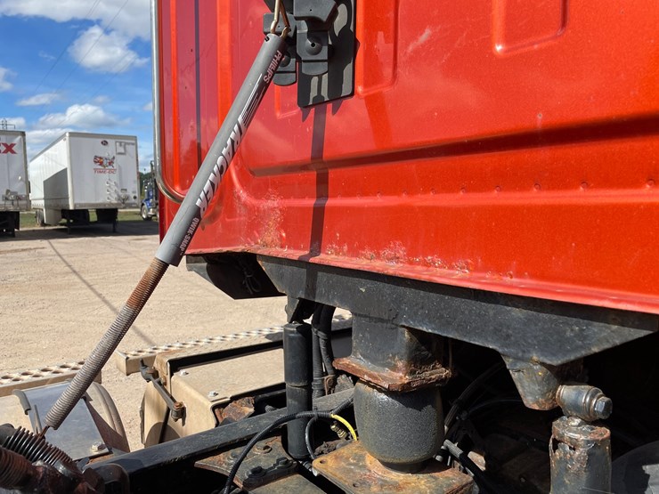 2016-western-star-4900sb-image-46