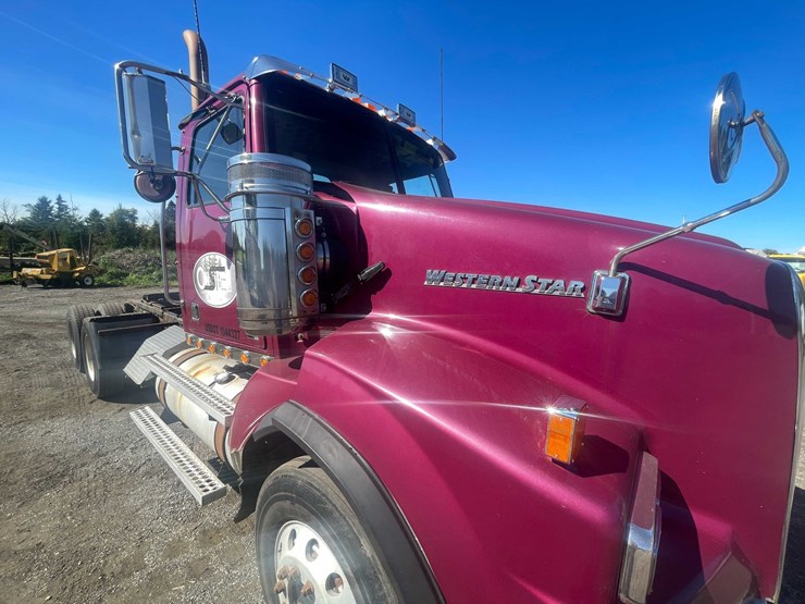 #117-•-2011-western-star-semi-tractor-(has-wi-title)-(forestville,-wi)-image-55