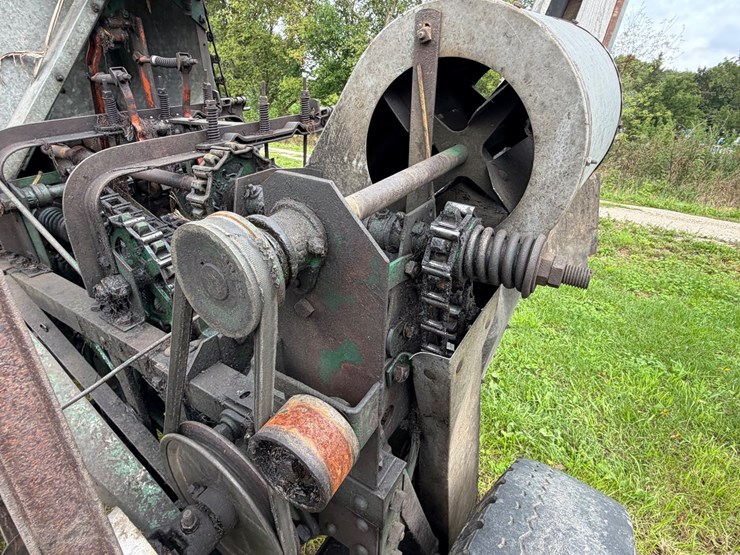 #4011-•-new-idea-corn-picker-image-14